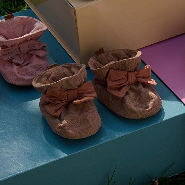 Textilpantoffeln mit Schleife