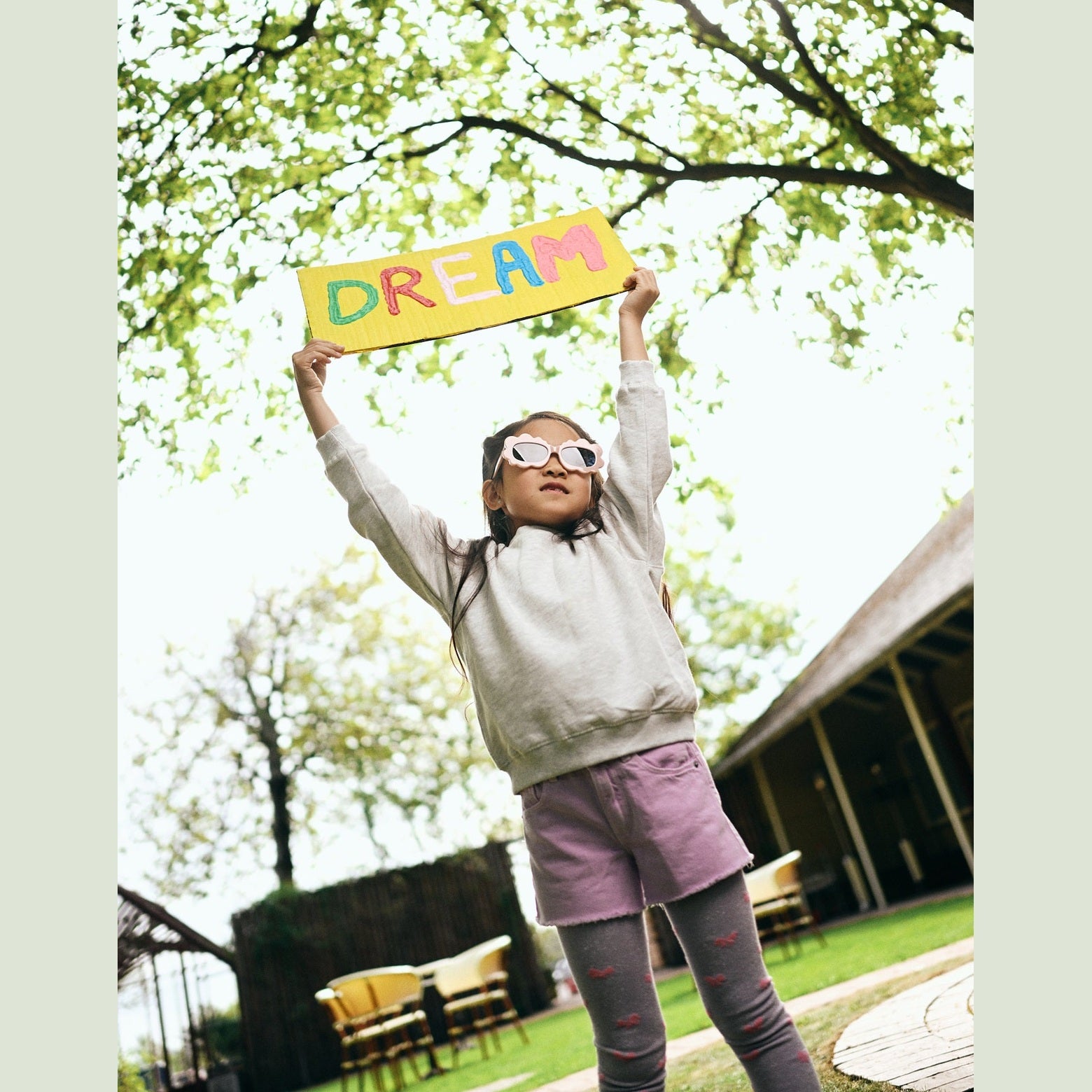 Glitzerstrumpfhose mit Schleife