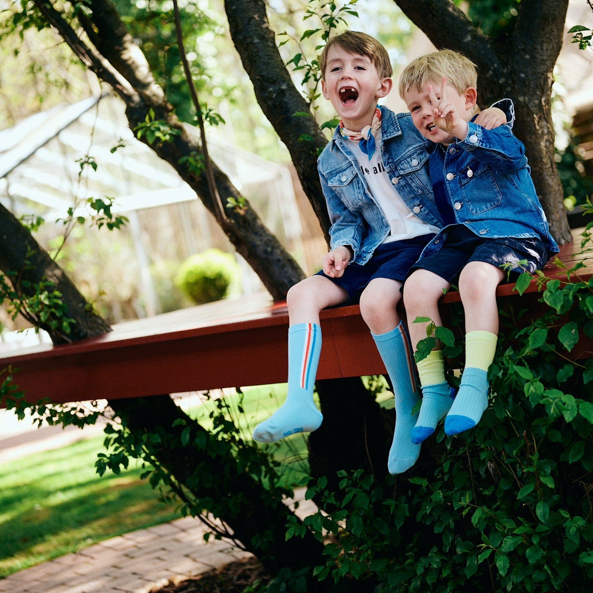 Socken mit vertikalen Streifen