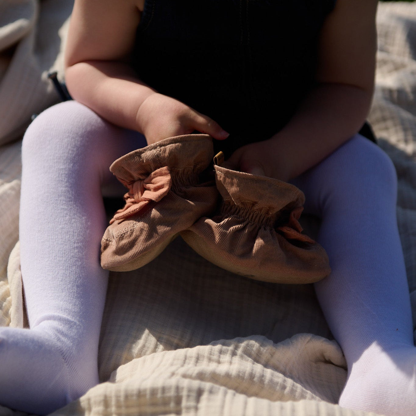 Textilpantoffeln mit Schleife