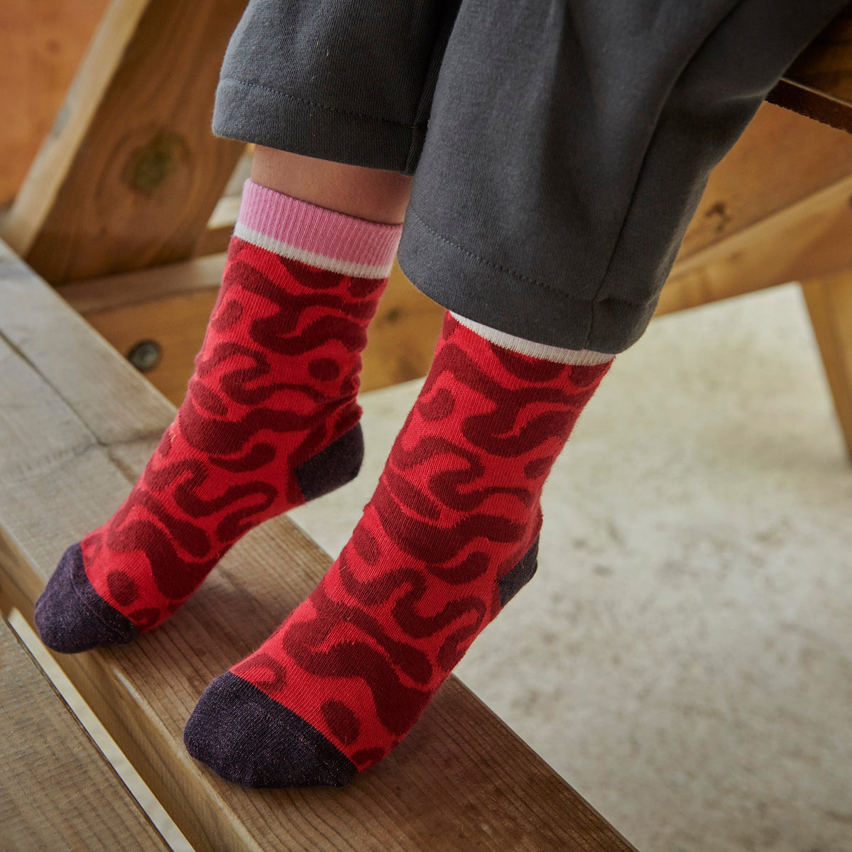 Wellenförmige Socken